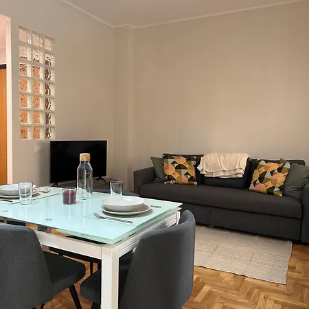 Lejlighed Cosy Flat In *